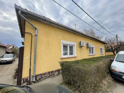 Eladó Ház 2750 Nagykőrös , Sokoldalú családi ház eladó.