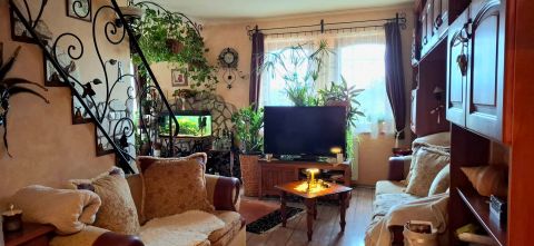 Eladó Lakás 5440 Kunszentmárton , Cserkeszőlő mellett, 4 szobás, különlegesen napfényes lakás 