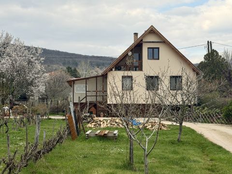 Eladó Ház 8229 Csopak , Timár József utca