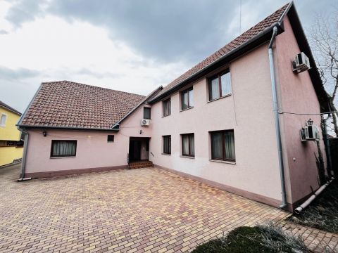 Eladó Ház 3348 Szilvásvárad Kiváló állapotban lévő, 9 apartmanos vendégház!