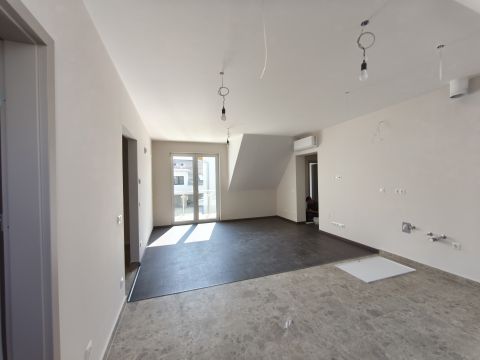 Eladó Lakás 6000 Kecskemét , Kertkapcsolatos belvárosi társasházi lakások