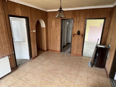 Eladó Ház 7000 Sárbogárd , Csendes környéken, de központhoz közel