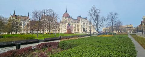 Eladó Lakás 1055 Budapest 5. kerület , FALK MIKSA utcánál napos, 2 szobás lakás!