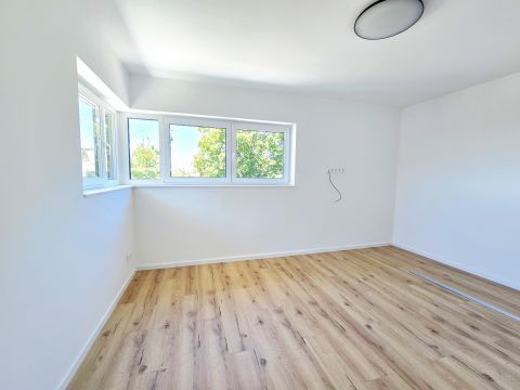 Eladó Lakás 7624 Pécs , Egyetemváros-Belváros között felújított nappali+1szobás laká