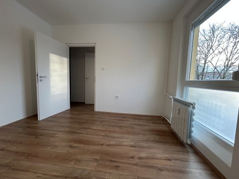 Eladó Lakás 7636 Pécs Kertvárosban felújított 3 szobás erkélyes lakás