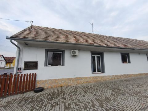Eladó Ház 7766 Újpetre 