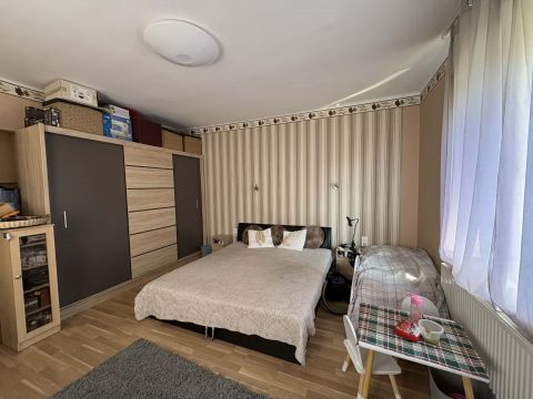 Eladó Ház 2737 Ceglédbercel , Főút mellett 