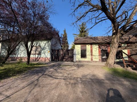 Eladó Ház 6237 Kecel , Eladó Kecel belvárosában egy családiház, 1901 nm telken!