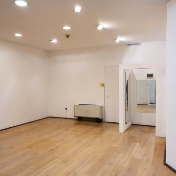 Kiadó Üzlethelyiség 7622 Pécs 