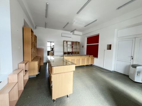 Kiadó Üzlethelyiség 1106 Budapest 10. kerület , Forgalmas úton alakítható, bővíthető üzlethelyiség kiadó