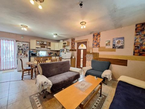 Eladó Ház 2081 Piliscsaba , 2081 Piliscsaba, Templom tér és vasútállomás között