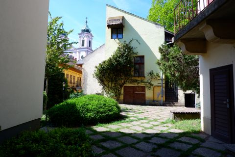 Eladó Lakás 8000 Székesfehérvár Történelmi belvárosban, csendes, közös belső udvarral