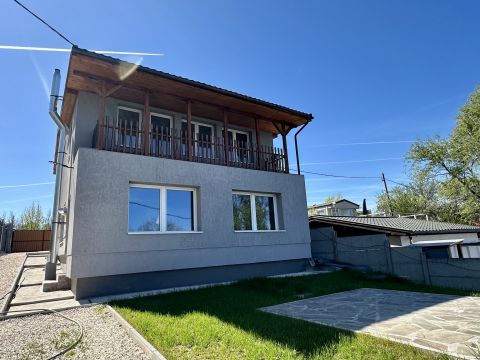 Eladó Ház 2310 Szigetszentmiklós TÓPARTI ÚJÉPÍTÉSŰ HÁZ saját lejáróval-partrésszel