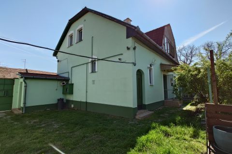 Eladó Ház 6000 Kecskemét Munkásszállónak is megfelelő ingatlan 