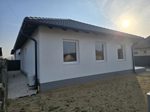 Eladó Ház 2724 Újlengyel 