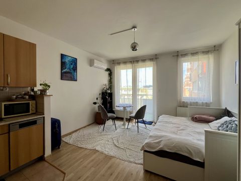 Eladó Lakás 1146 Budapest 14. kerület Városliget szomszédságában jó állapotú erkélyes lakás