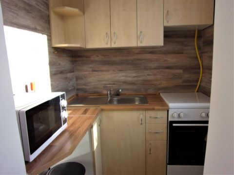 Kiadó Lakás 6000 Kecskemét Árpád körúton, egy szobás albérlet