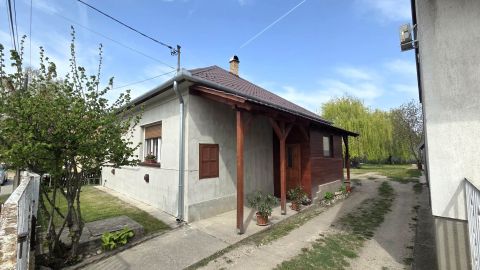 Eladó Ház 2347 Bugyi , Tágas telek, csendes utca!