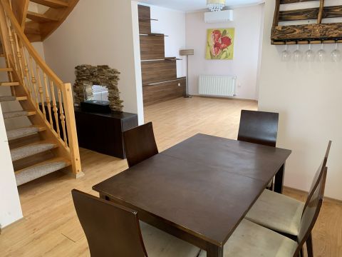 Eladó Lakás 8000 Székesfehérvár , Öreghegy szívében