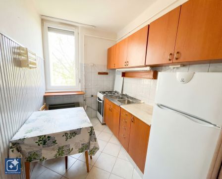 Kiadó Lakás 6000 Kecskemét , Világos, erkélyes lakás kiadó a Széchenyivárosban