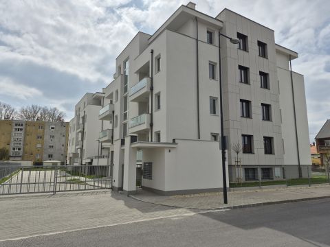 Eladó Lakás Kerámia Lakópart 4-es ütem