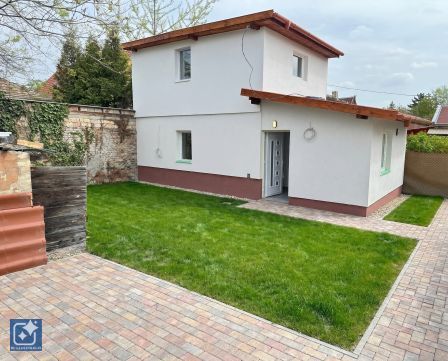 Eladó Ház 1204 Budapest 20. kerület , Teljeskörűen felújított, autóbeállóval, saját kerttel eladó!