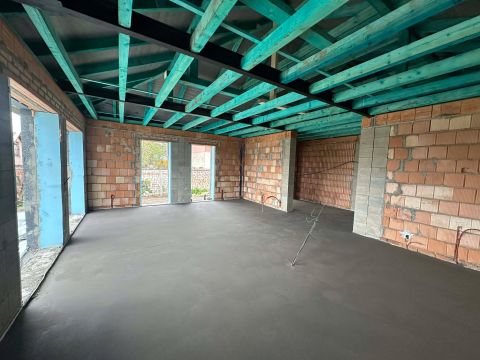 Eladó Ház 2200 Monor , Vásártér közelében