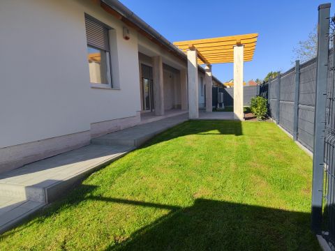 Eladó Ház 2465 Ráckeresztúr , a központ közelében