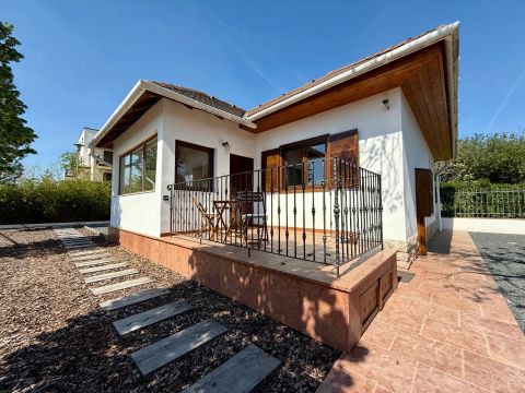 Kiadó Ház 8230 Balatonfüred , A strandok közelében, csendes mellékutcában