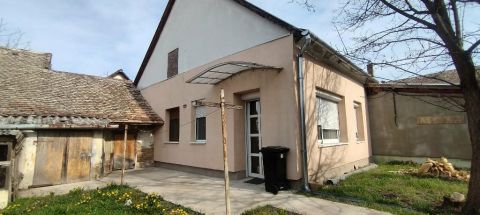 Eladó Lakás 7130 Tolna , 7130 Tolna, Központ