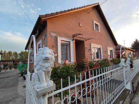 Eladó Ház 6625 Fábiánsebestyén , Központhoz közel