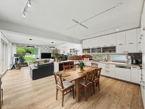 Eladó Ház 1221 Budapest 22. kerület , Kedvelt részen - napkollektor, nagy kertes családi ház