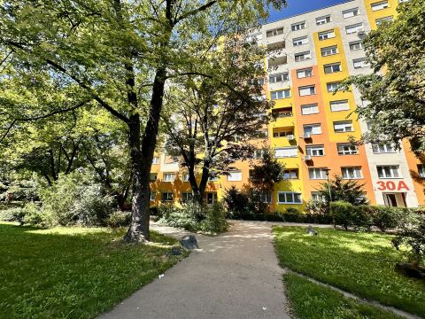 Eladó Lakás 1115 Budapest 11. kerület , Bikás parknál két szobás, erkélyes, liftes házban