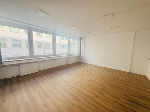 Eladó Iroda 1132 Budapest 13. kerület Radnóti Miklós u. RM2 irodaházban eladó iroda.