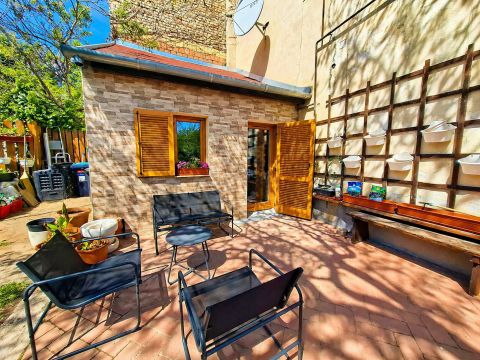 Eladó Ház 1183 Budapest 18. kerület , Erzsébettelepen egyedi felújítású, napelemes családi ház