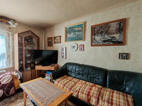 Eladó Ház 7095 Újireg , Csend, tér és lehetőség