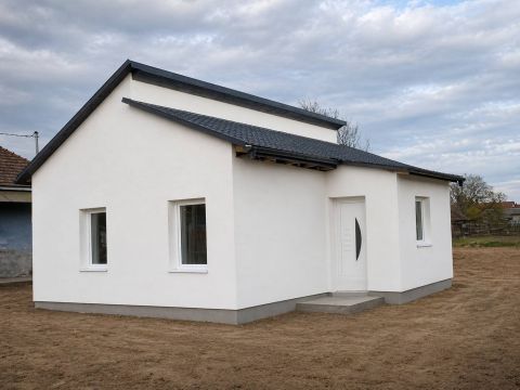 Eladó Ház 2711 Tápiószentmárton , Tápiószentmárton vízmű közelében 2 szobás ház