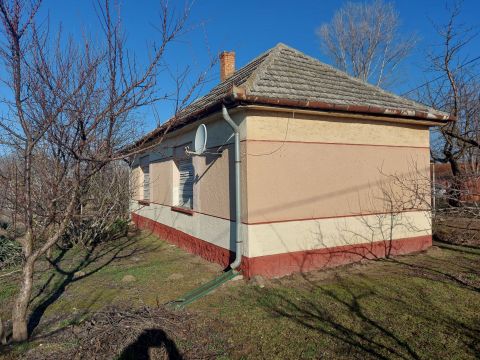 Eladó Ház 6075 Páhi 