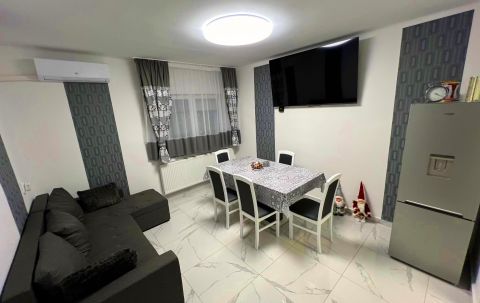 Eladó Ház 7400 Kaposvár , Családiházas utcában