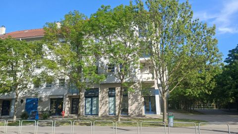 Eladó Lakás 1048 Budapest 4. kerület , Kedvelt Homoktövis lakóparkban 4 szobás, tárolóval, beállóva