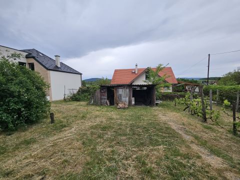 Eladó Telek 2097 Pilisborosjenő Panorámás, 1000m2-es, ikerházra alkalmas telek, Ezüsthegyen!