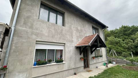 Eladó Ház 2000 Szentendre , Egykori Izbégi laktanya közelében
