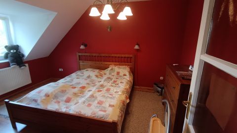 Eladó Ház 6000 Kecskemét Brigadéros utcában, nappali+4 szobás kertes ház