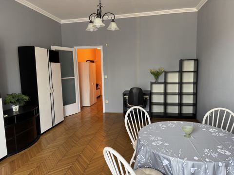 Kiadó Lakás 1122 Budapest 12. kerület , Részben bútorozott, 1 szobás lakás a Déli pályaudvarnál!