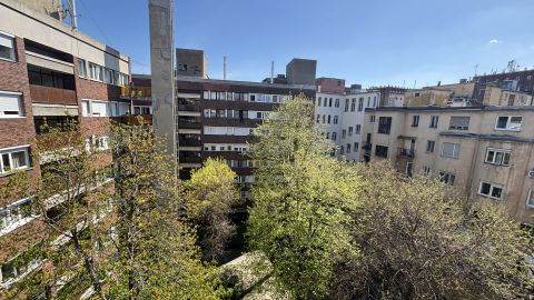 Eladó Lakás 1075 Budapest 7. kerület  Deák térnél-Király utcában-erkélyes zöldre néző