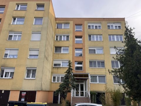 Eladó Lakás 6000 Kecskemét , Széchenyivárosban, a Lánchíd utcában 2 szobás lakás eladó!
