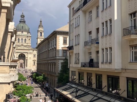 Kiadó Lakás 1051 Budapest 5. kerület , Bazilikánál a Zrínyi utcában