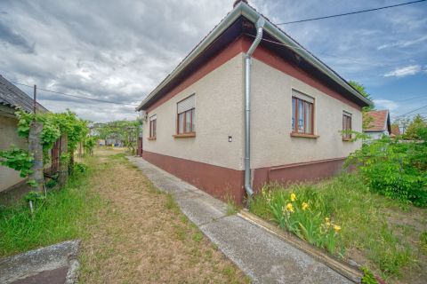 Eladó Ház 2768 Újszilvás , CSALÁDI HÁZ + ÉPÍTÉSI TELEK