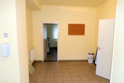 Kiadó Ipari 4400 Nyíregyháza Nyíregyháza, Tiszavasvári út város közeli részén.