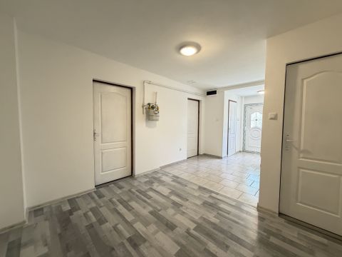 Eladó Lakás 1212 Budapest 21. kerület Felújított, két szoba, nappali, azonnal költözhető